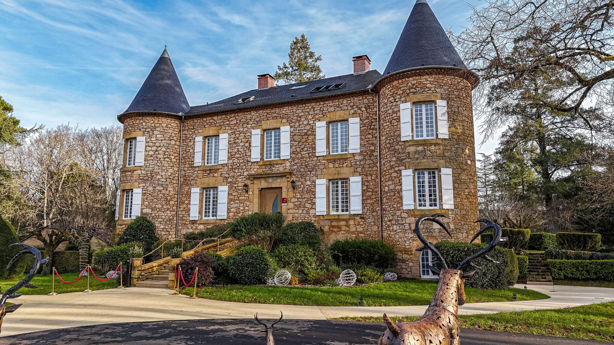 Façade du château de maraval